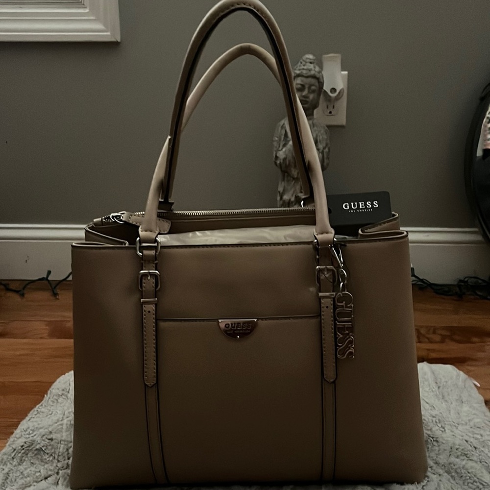 Beautiful guess handbag